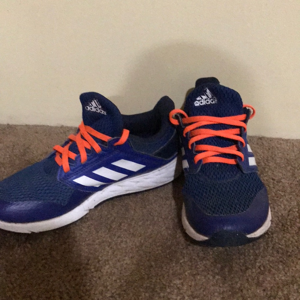 Boys size 5 adidas sneakers